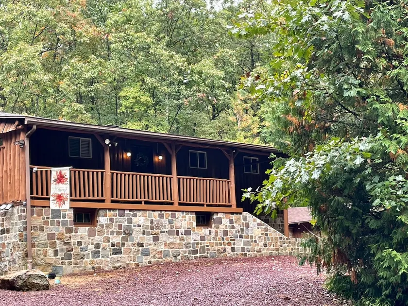 Cozy Log Cabin in Jim Thorpe - Image 1