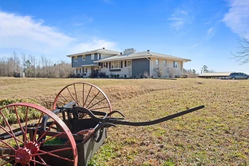Newly Renovated, Luxury Historic Green Estate Farm - Image 1