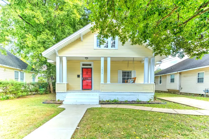 Classic Cooper Young Bungalow | Walkable, Sleeps 7 - Image 1
