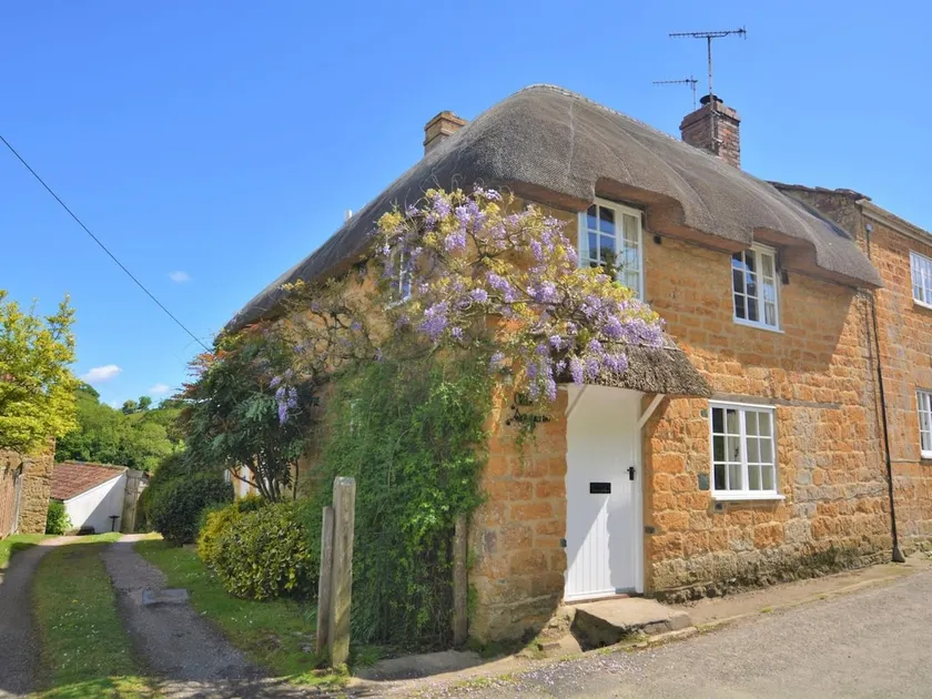 3 Bed in Beaminster oc-50738 - Image 1