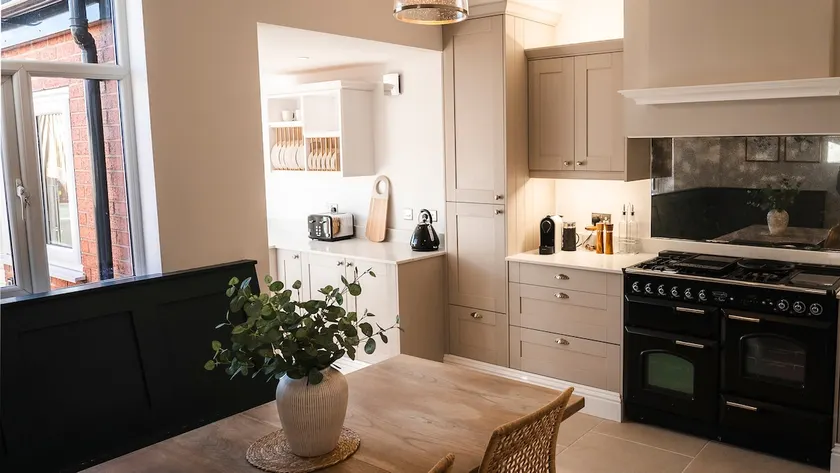 Renovated 3 Bedroom House in Lowton Pennington, free parking - Image 1