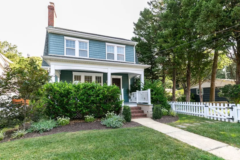 Walk to Stadium at Luxury Home Backyard & Parking - Image 1