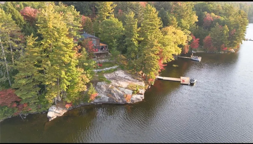 Classic Canadian Cottage with Million Dollar View - Image 1