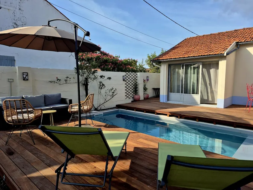 Typical charming house with pool - Image 1