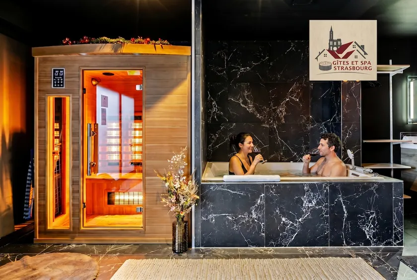 Lovers' Retreat • Jacuzzi •Sauna •Air condition - Image 1