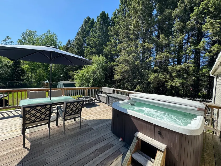 Hot Tub, Fenced yard & Relaxing Getaway - Image 1