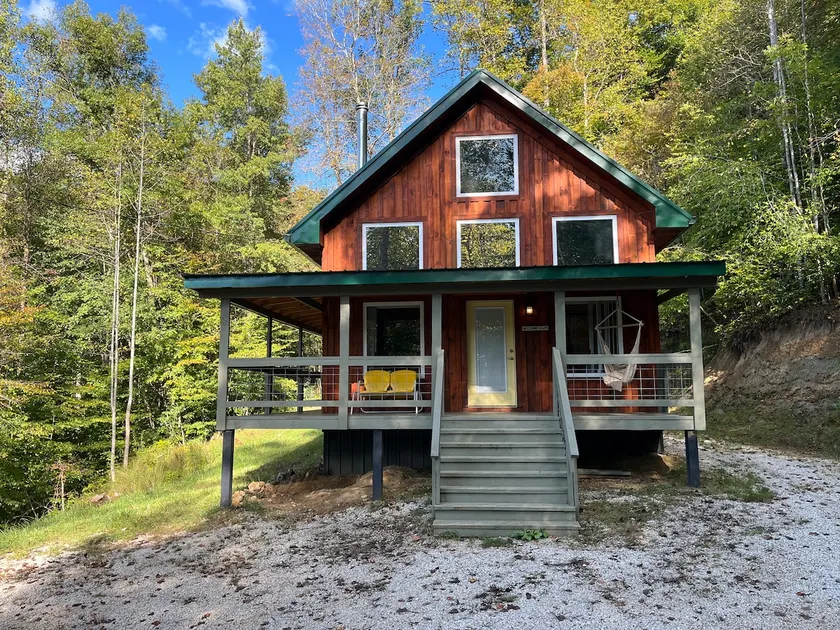 Private 12 Acre Escape - Hot Tub, Firepit, Arcade - Image 1