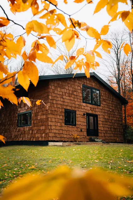 Spacious Autumn Home:Grill,Hot Tub, Fireplace,Deck - Image 1