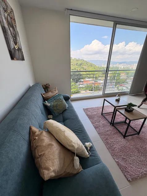 Apartment with a city view - Image 1
