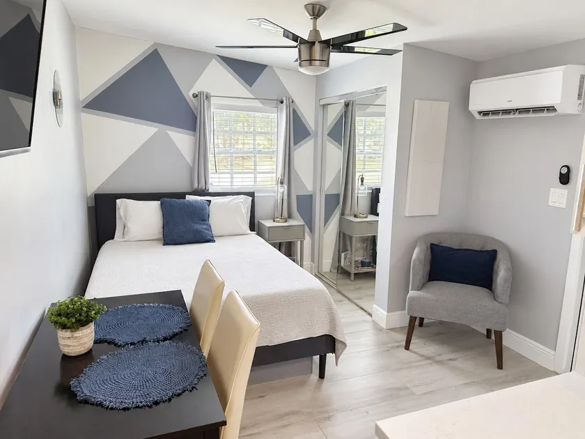 Private WPB Studio | Patio & Parking & Fast WiFi - Image 1