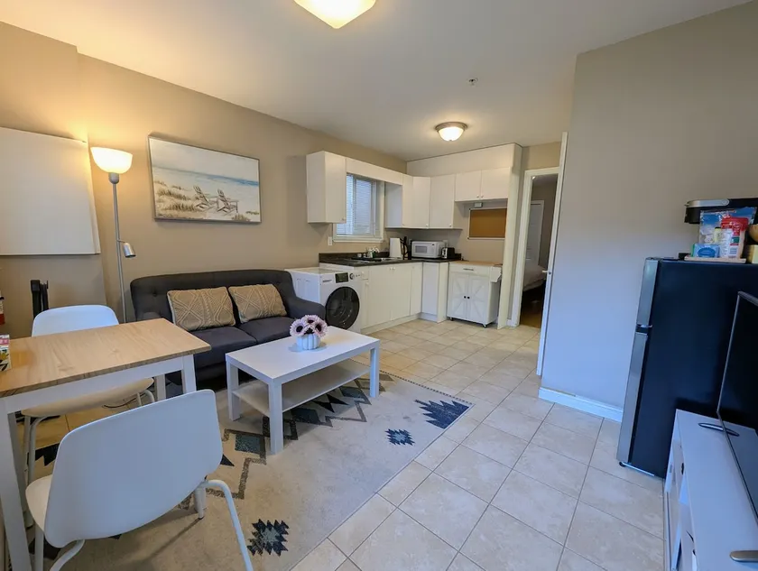 1 BR Suite, Private Entry - Close to Hwy & Transit - Image 1