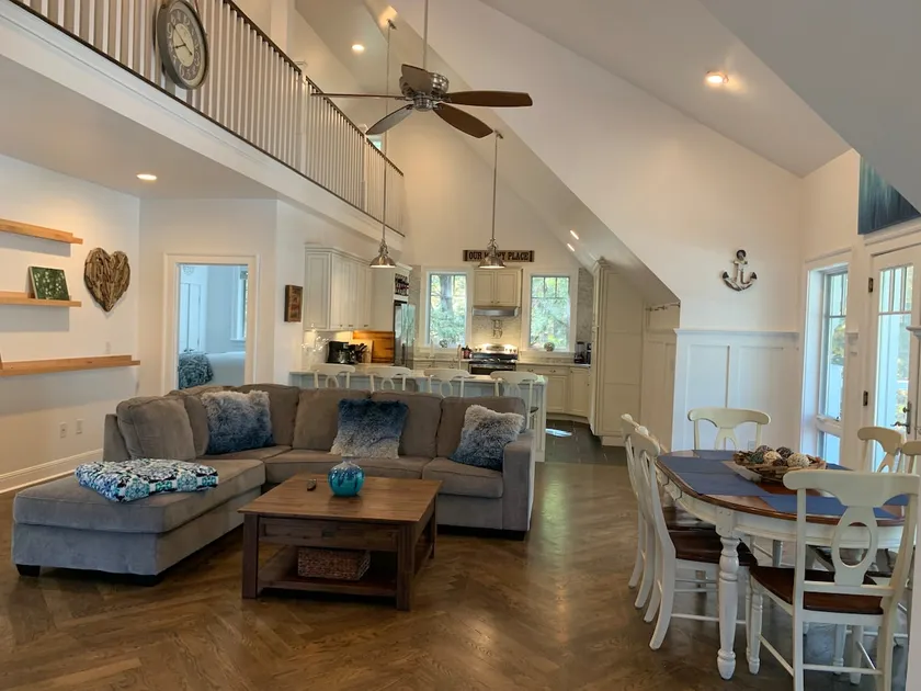 Carriage House On Lake sleeps8 - Image 1