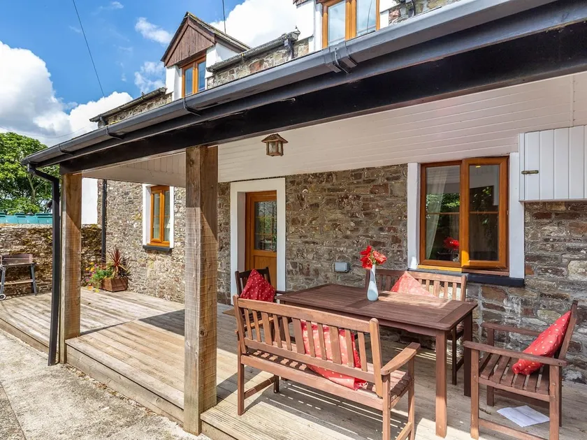 3 Bed in Holsworthy oc-beehi - Image 1