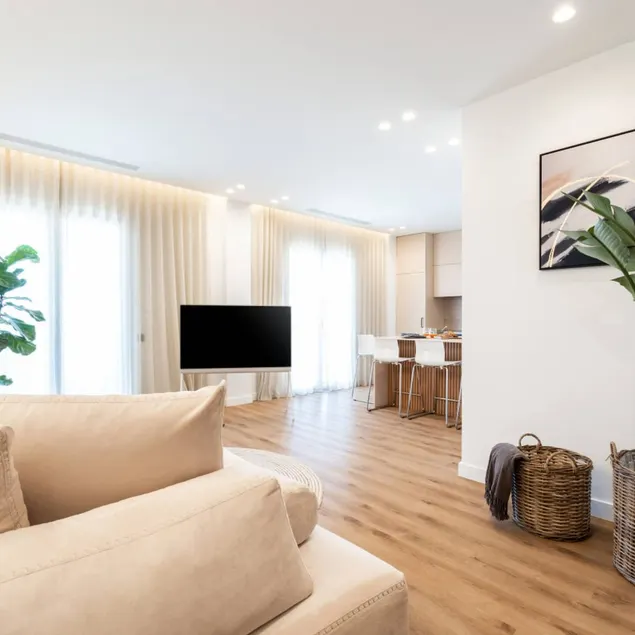 2-BD Luxury Apt Sea View Balcony near the beach - Image 1