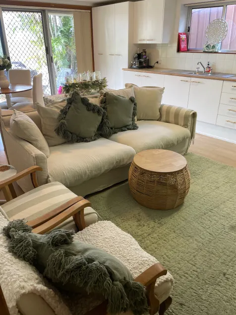 Lakeside Flat - Image 1