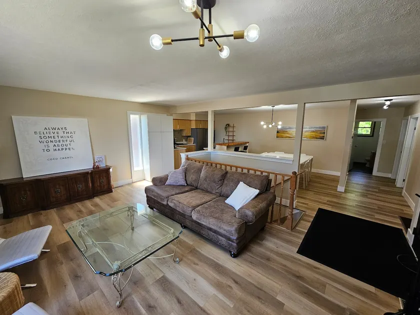 Large Private 5 beds, 3 bath - 2 mins 401 Kingston - Image 1