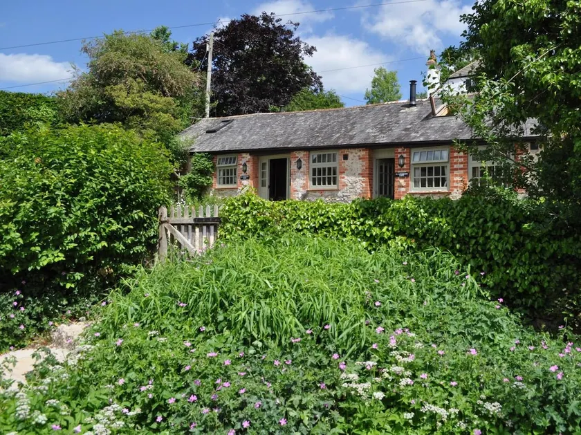 2 Bed in Axminster oc-blolo - Image 1