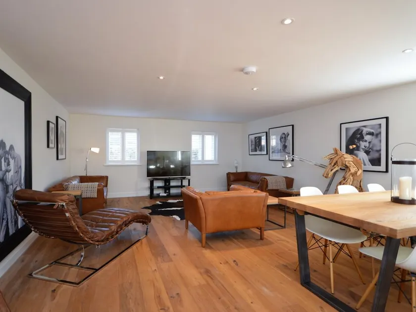 3 Bed in Tetbury oc-44955 - Image 1