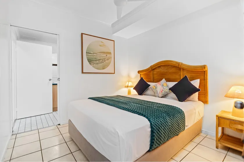 1-Bedroom Apartment 200m to Trinity Beach - Image 1