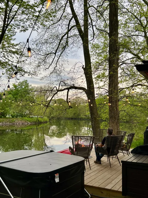 Peaceful Riverfront Cottage with Private Hot tub - Image 1