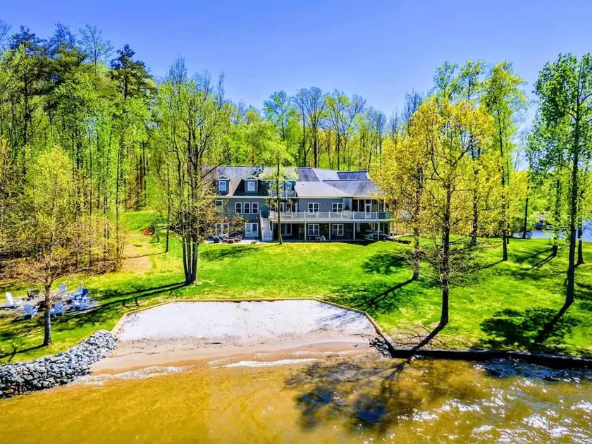 Huge 8BR Lakefront Lake Anna, Beach, Dock, Hot Tub - Image 1