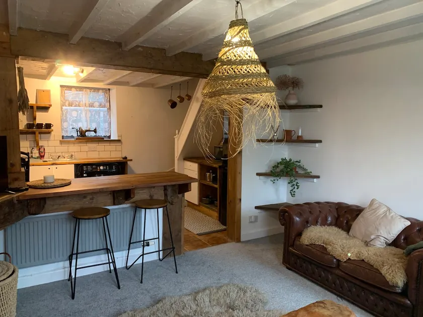 Cosy Cottage in the Forest - Image 1