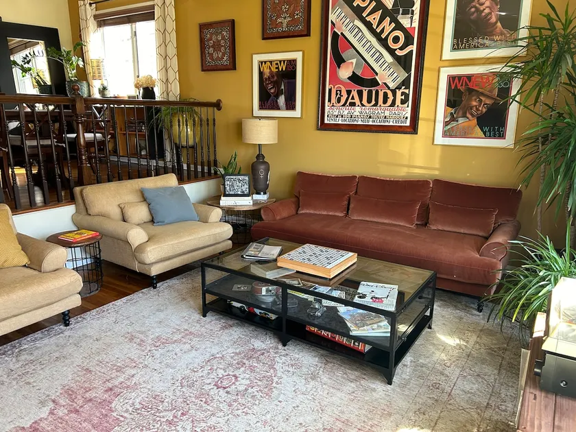 Cozy retreat with fenced in yard—centrally located - Image 1