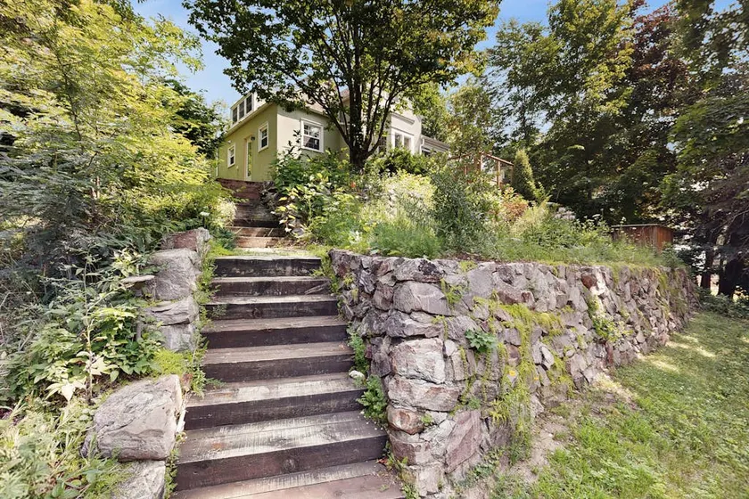 Dog-friendly downtown home with hot tub & deck - Image 1