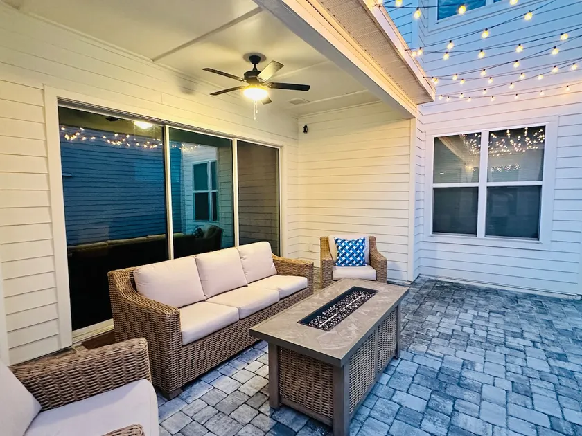 Modern 4BR Retreat Near UF | Spacious & Stylish - Image 1