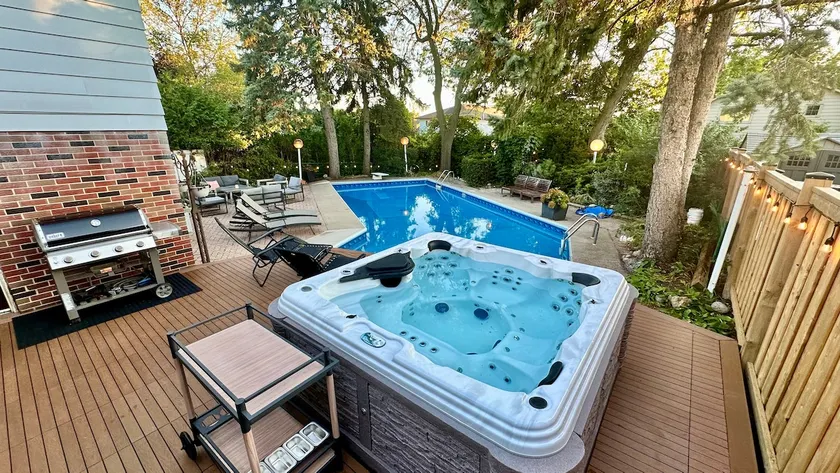 Toronto Pool Retreat - Image 1