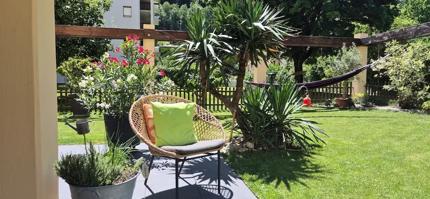 Stylish garden apartment - Image 1
