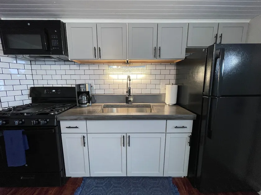 Historic Little Italy Garden Apartment - Image 1