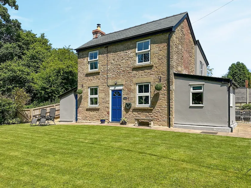 Holly Cottage - Image 1