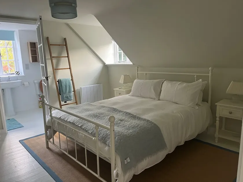 Stunning period annexe close to town centre - Image 1