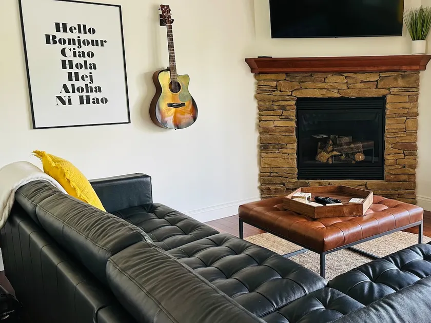 James Dēne 11: Lake Views and Indoor Pool! - Image 1