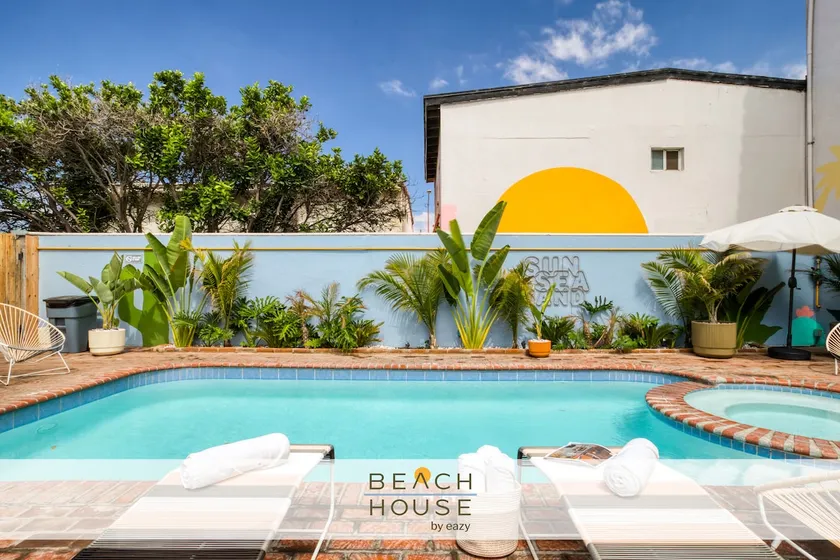 Sunny Coast Room | Near the Beach+Pool - Image 1