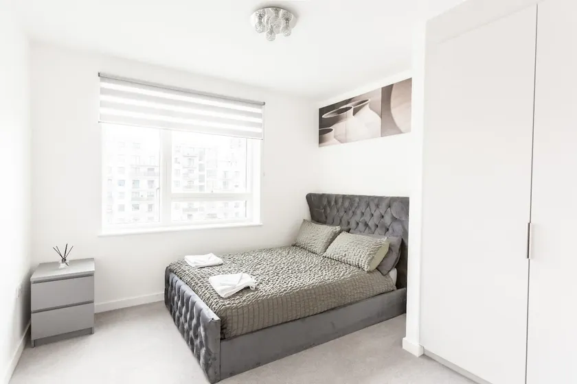 2 Bedroom Luxury Apartment in Barking - Image 1
