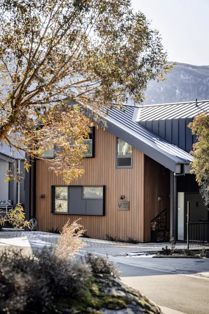 Luxury Mountain Chalet one of Crackenback's best - Image 1