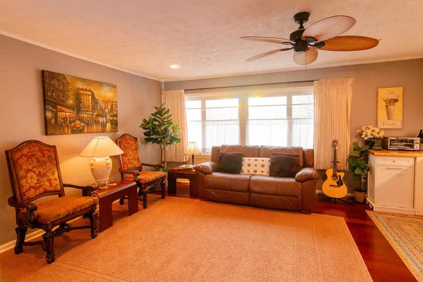 Retro King Guest Suite in a Quiet Neighborhood - Image 1