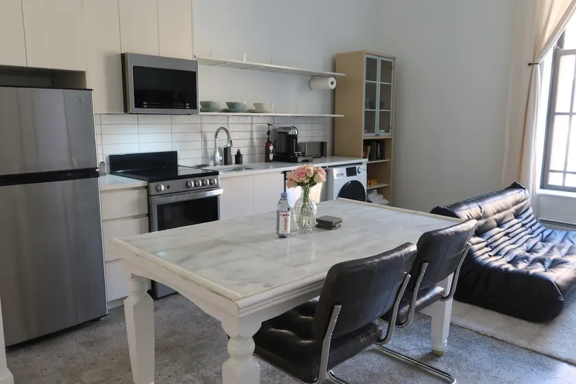 Stylish Hidden Gem in the Heart of Uptown 1BD 1BA - Image 1
