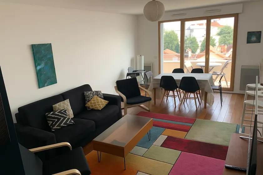 Classified accommodation - Metro 7 and 14 - Parking - Image 1