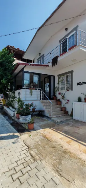 Pretty House  - Image 1