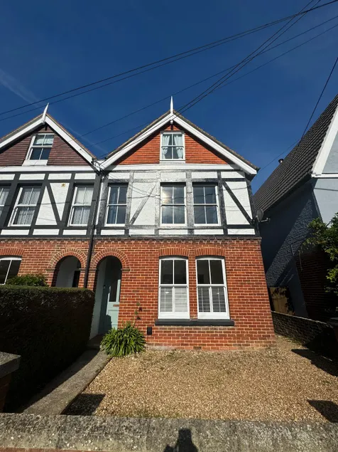 4 bedroom home for 8, village location, near beach - Image 1