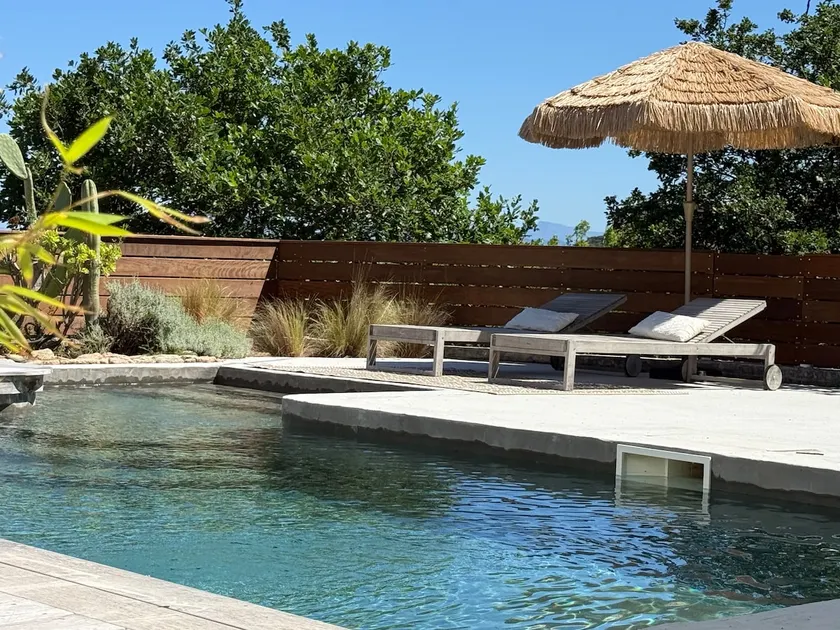 Accommodation in villa with heated swimming pool and sea view - Image 1