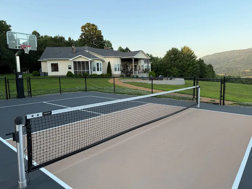 Private Pickleball, Kg Beds, Kitchen Arcade Hiking - Image 1