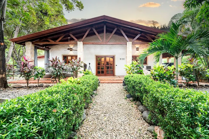 Luxury Villa Retreat with Tropical Backyard - Image 1
