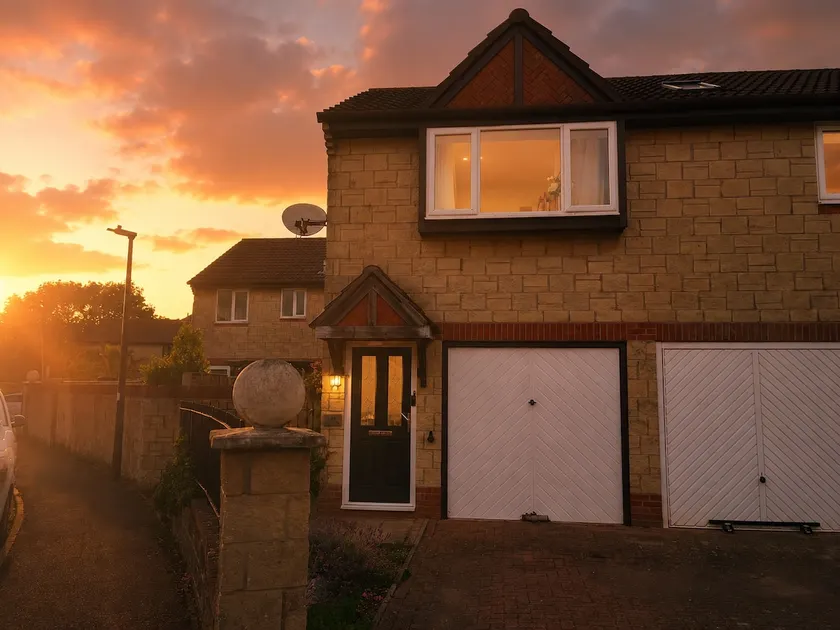 Family Friendly Coach House | Parking | Sleeps 4 - Image 1