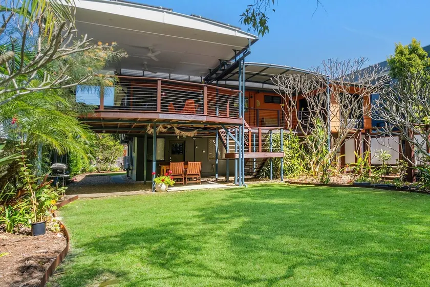 Tamarind Retreat: A Leafy Coastal Home - Image 1