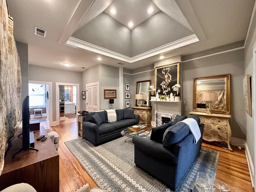 Private & Modern Studio! - Image 1