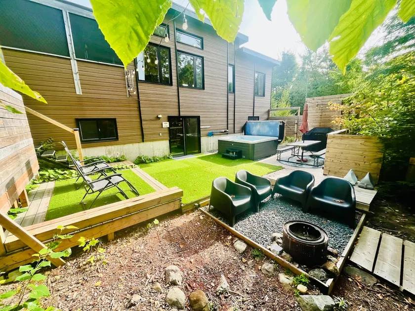 Chalet Karine & Waterside, kayaks, pedal boat, and hot tub - Image 1